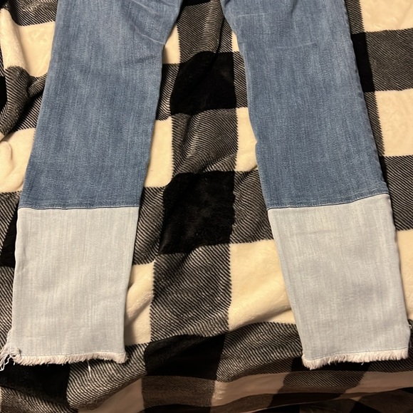Pilcro and the Letterpress Script Jeans. Size 28 - Picture 10 of 16